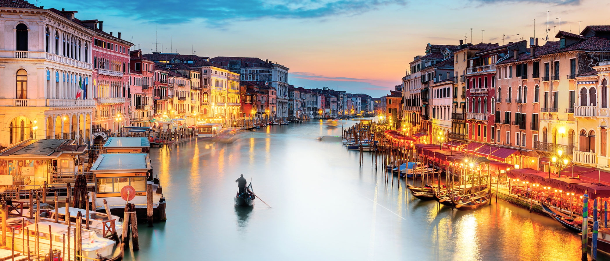 MCE 26334 DEST Italy Main_Venice Grand Canal at Night