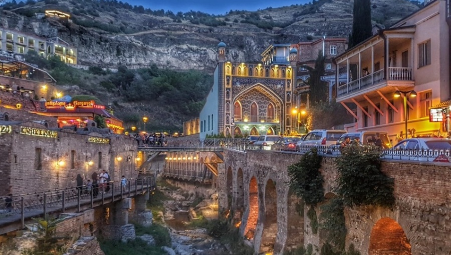bneGeneric_Georgia_sulphur_baths_Tbilisi___Cropped_1